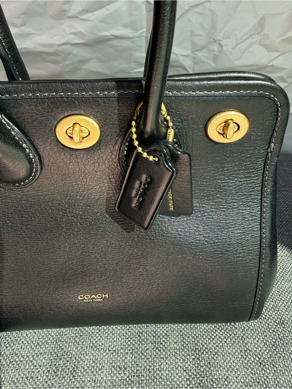 Coach Turnlock 22 Black NWT - Picture 4 of 11